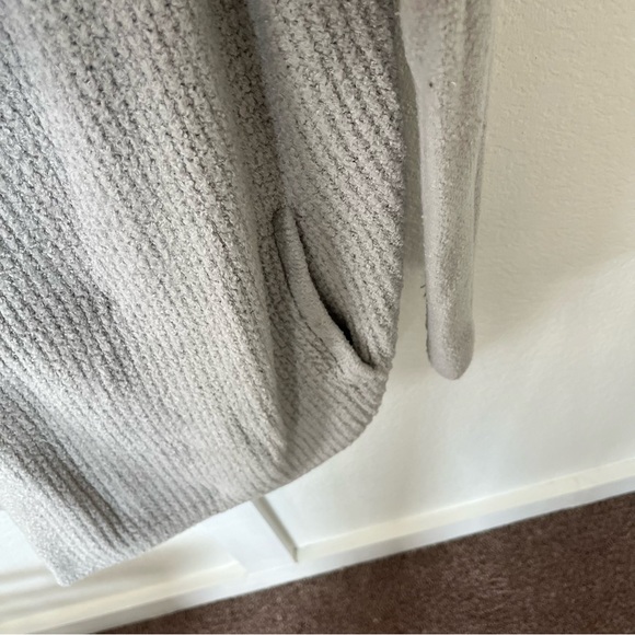 Barefoot Dreams Women's Medium Cardigan Sweater - Picture 5 of 9